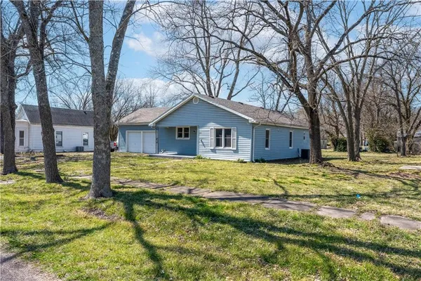 $210,000 | 304 Chestnut Street, La Monte, MO 65337