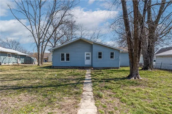 $210,000 | 304 Chestnut Street, La Monte, MO 65337