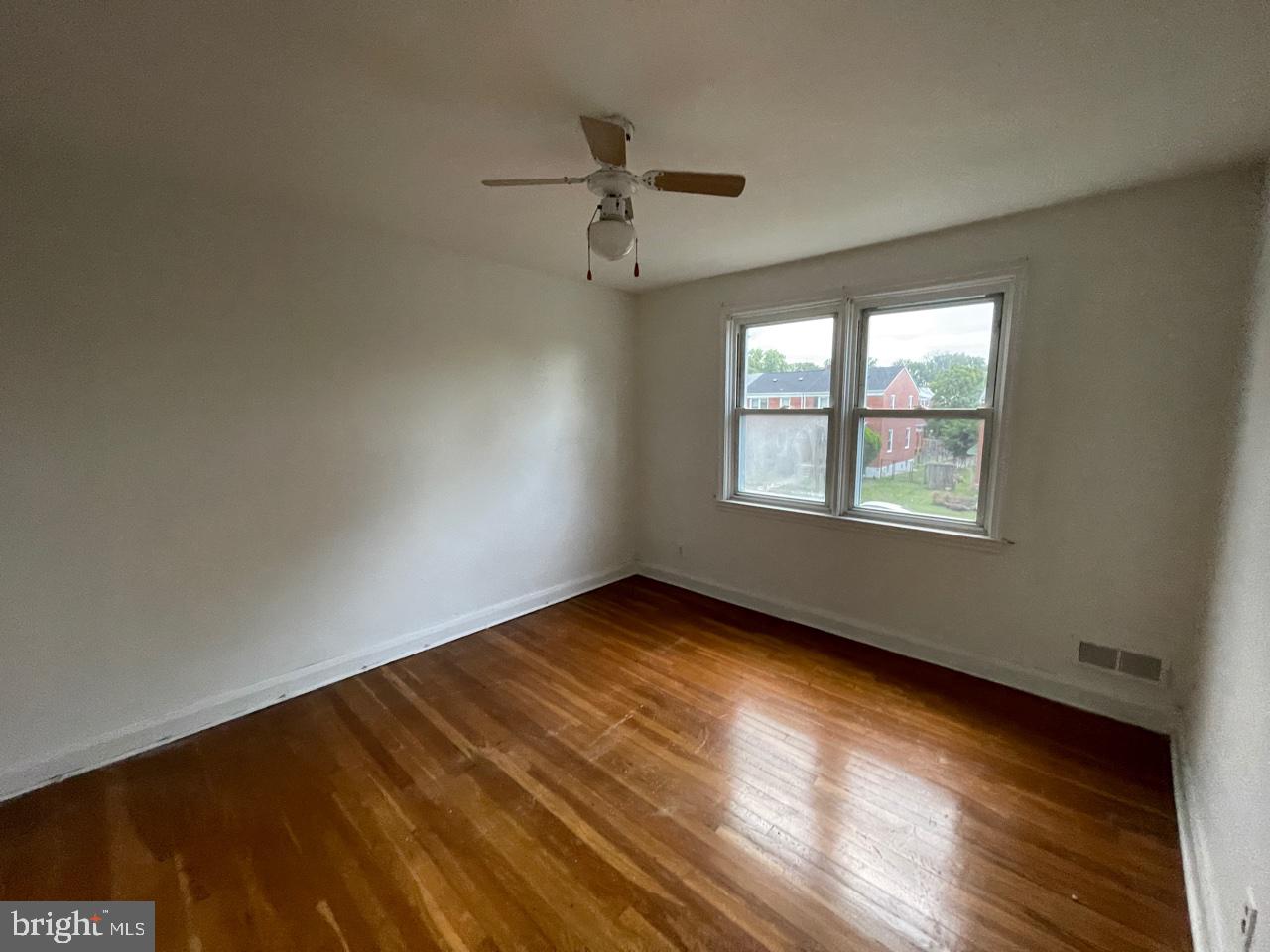 216 Cherrydell Road Baltimore, MD 21228 - Photo 4 of 12