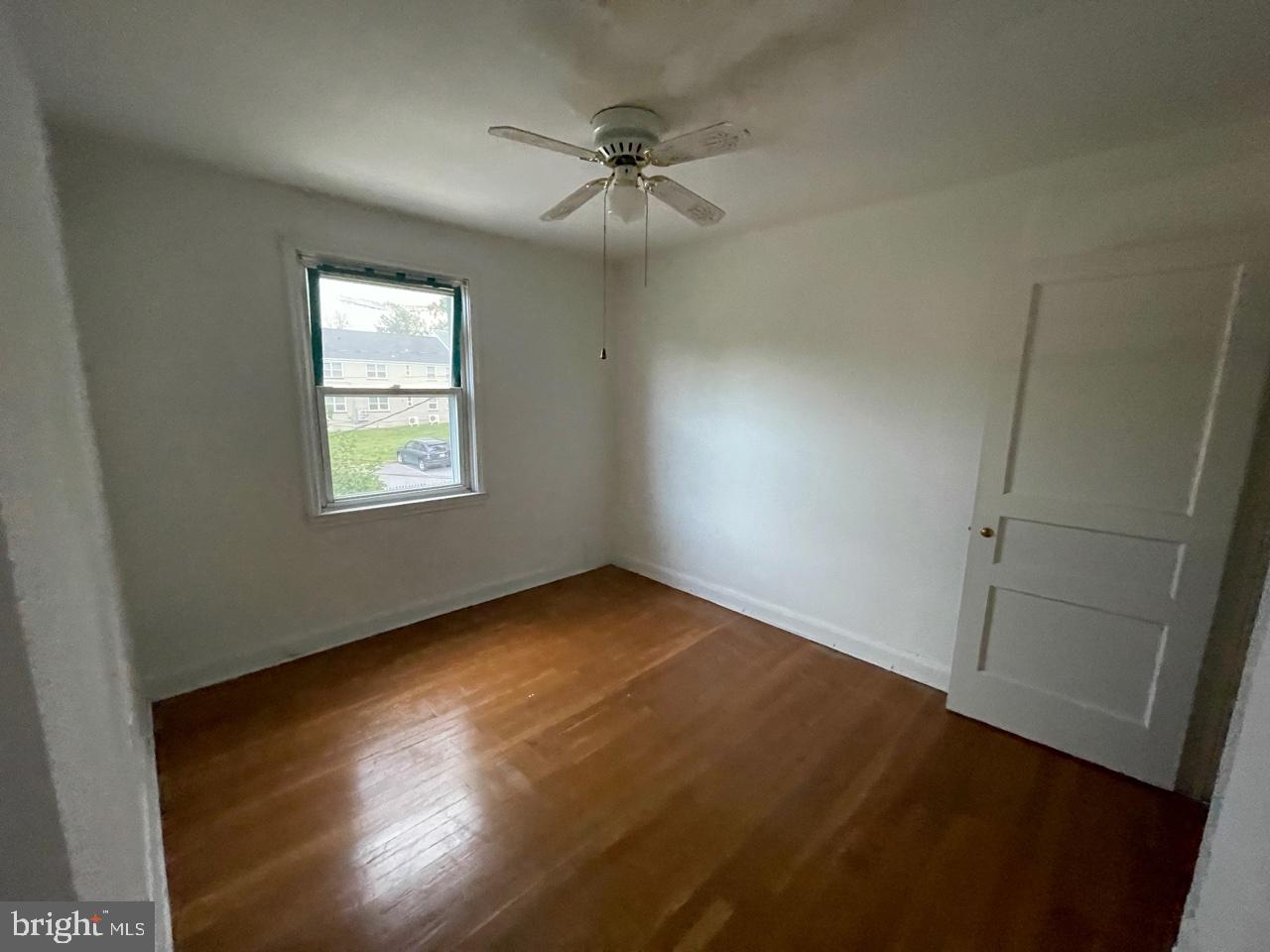 216 Cherrydell Road Baltimore, MD 21228 - Photo 5 of 12