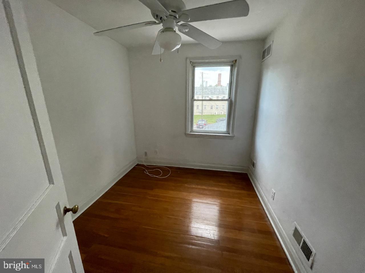 216 Cherrydell Road Baltimore, MD 21228 - Photo 7 of 12