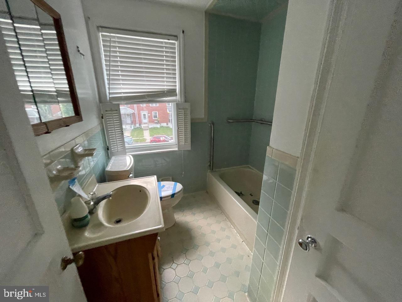 216 Cherrydell Road Baltimore, MD 21228 - Photo 8 of 12