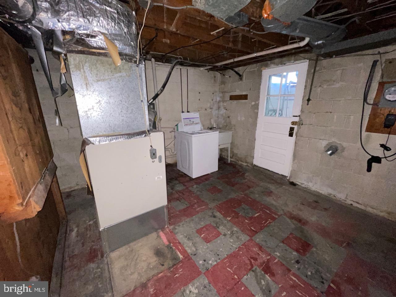 216 Cherrydell Road Baltimore, MD 21228 - Photo 9 of 12