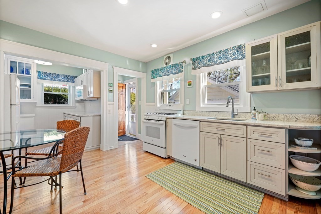 132 Cliff Road Milton, MA 02186 - Photo 8 of 27 Gallery Image 8