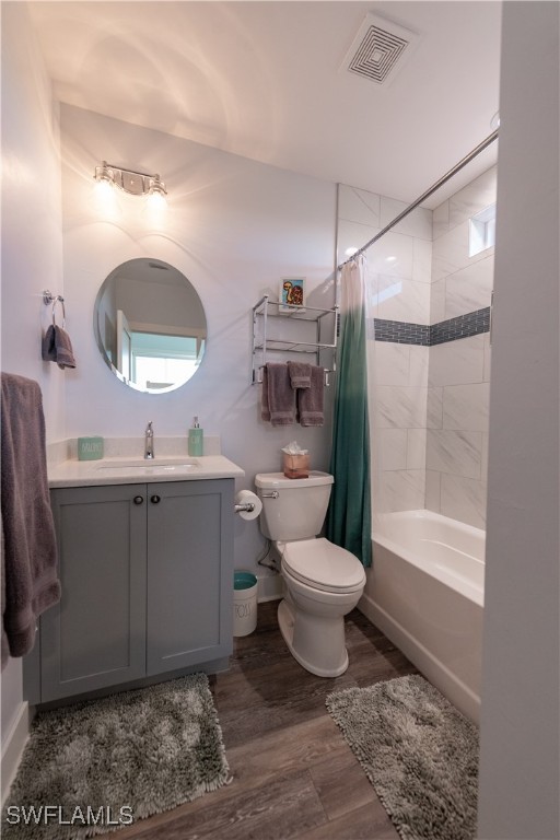 4500 Butterfly Shell Drive Captiva, FL 33924 - Photo 18 of 42 a bathroom with a toilet a sink and a mirror