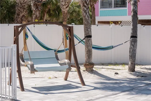 a view of a houses with yard