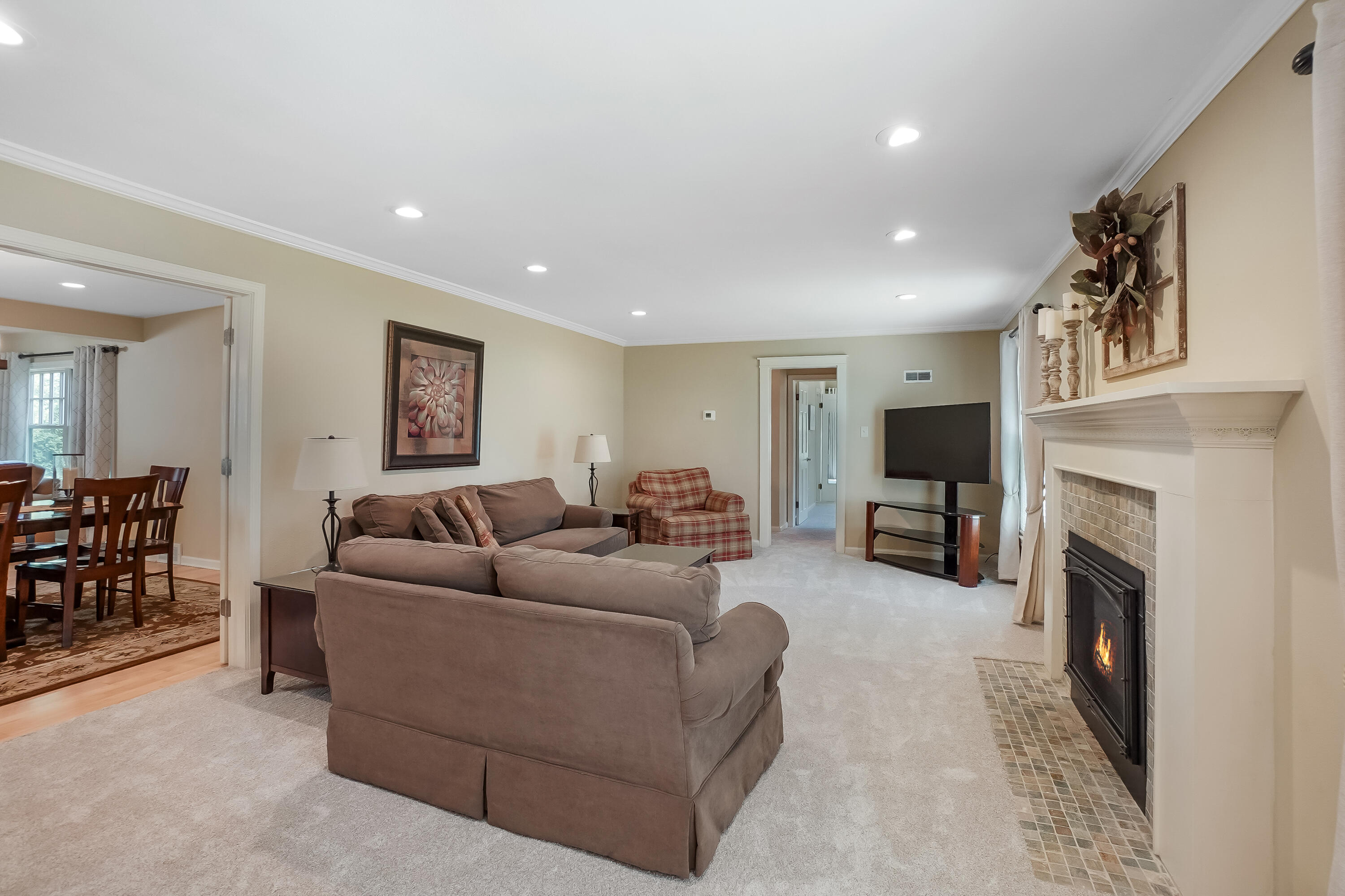 12800 Elmwood Road Elm Grove, WI 53122 - Photo 18 of 41 Family Room