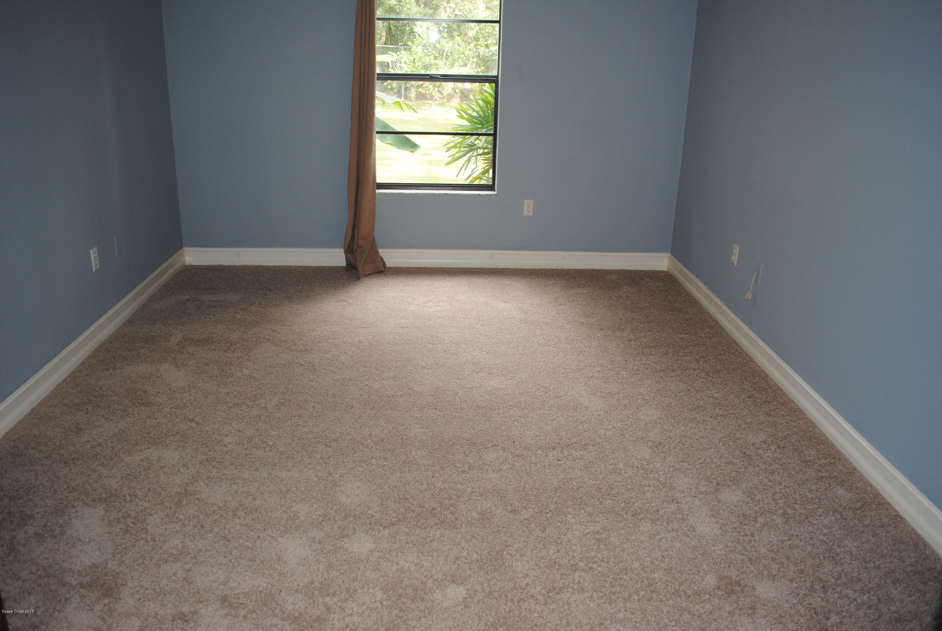 399 Warner Road Southwest Palm Bay, FL 32908 - Photo 13 of 40 an empty room with a window