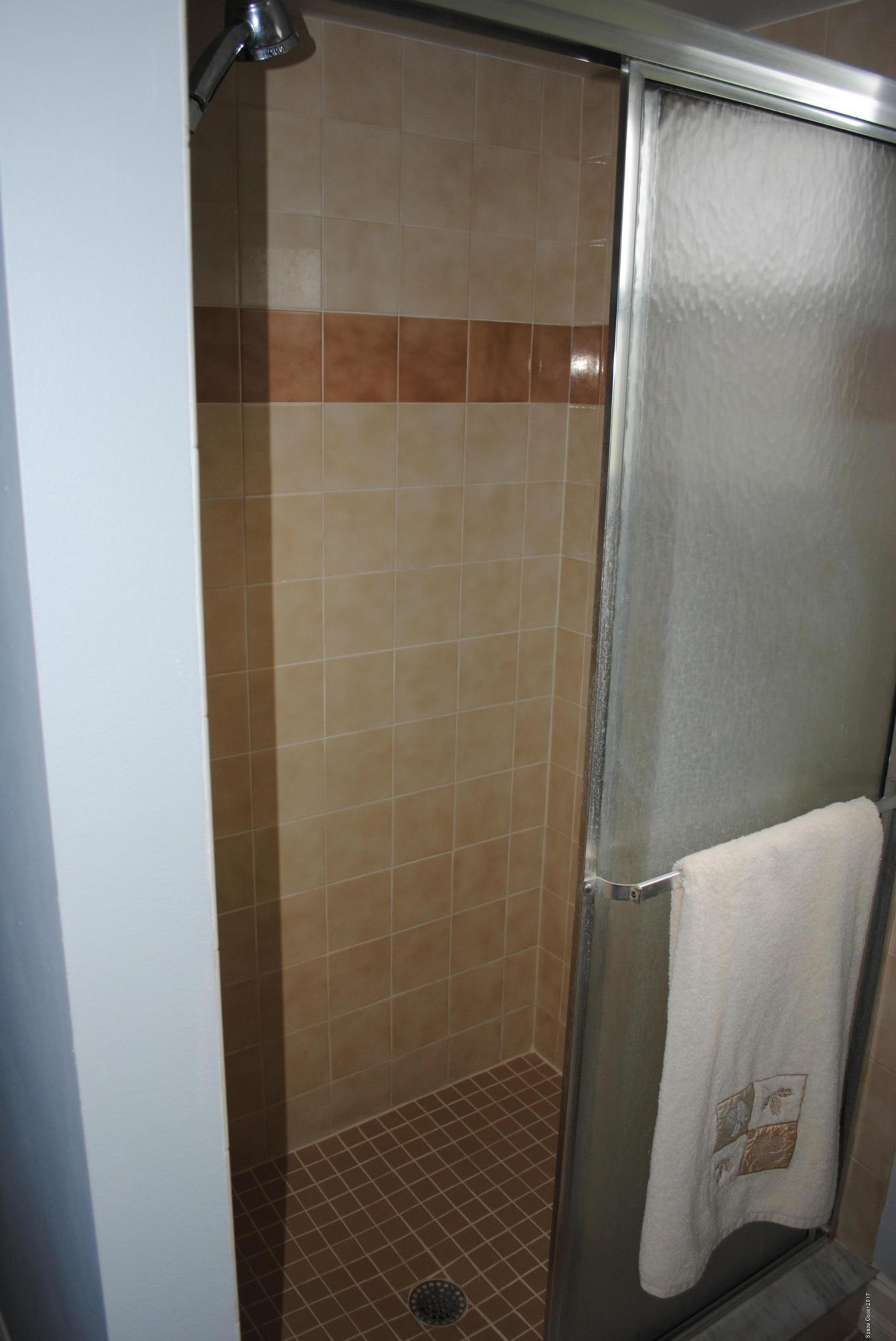 399 Warner Road Southwest Palm Bay, FL 32908 - Photo 27 of 40 a bathroom with a shower
