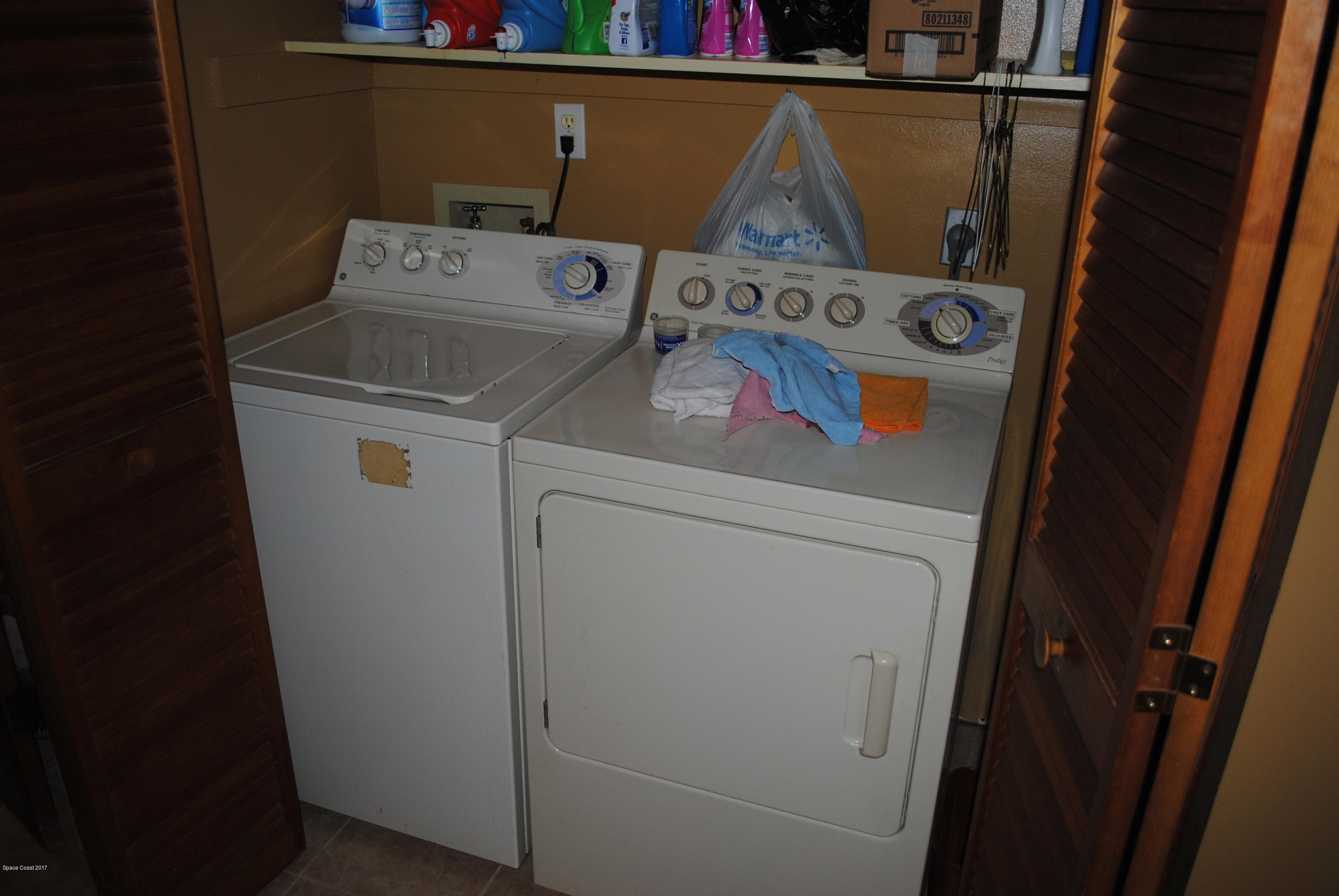 399 Warner Road Southwest Palm Bay, FL 32908 - Photo 28 of 40 a utility room with dryer and washer