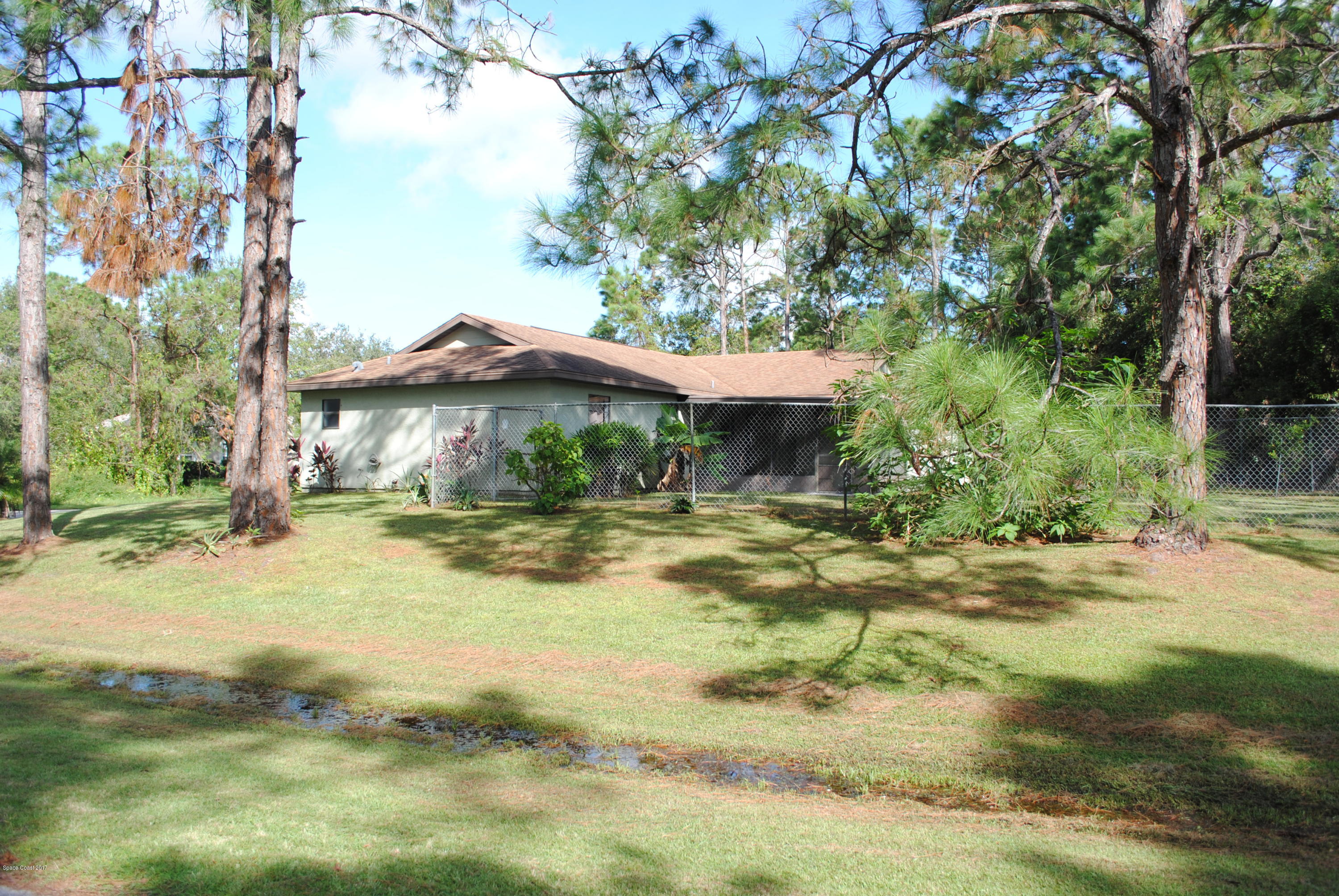 399 Warner Road Southwest Palm Bay, FL 32908 - Photo 38 of 40 a view of a house with swimming pool