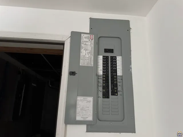 $425,000 | 13450 South Topeka Avenue, Carbondale, KS 66414