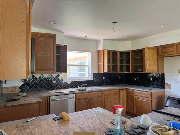 $399,500 | 13450 South Topeka Avenue, Carbondale, KS 66414