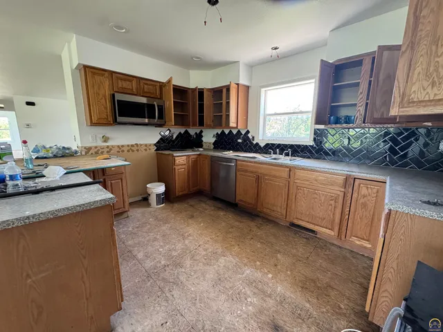 $425,000 | 13450 South Topeka Avenue, Carbondale, KS 66414