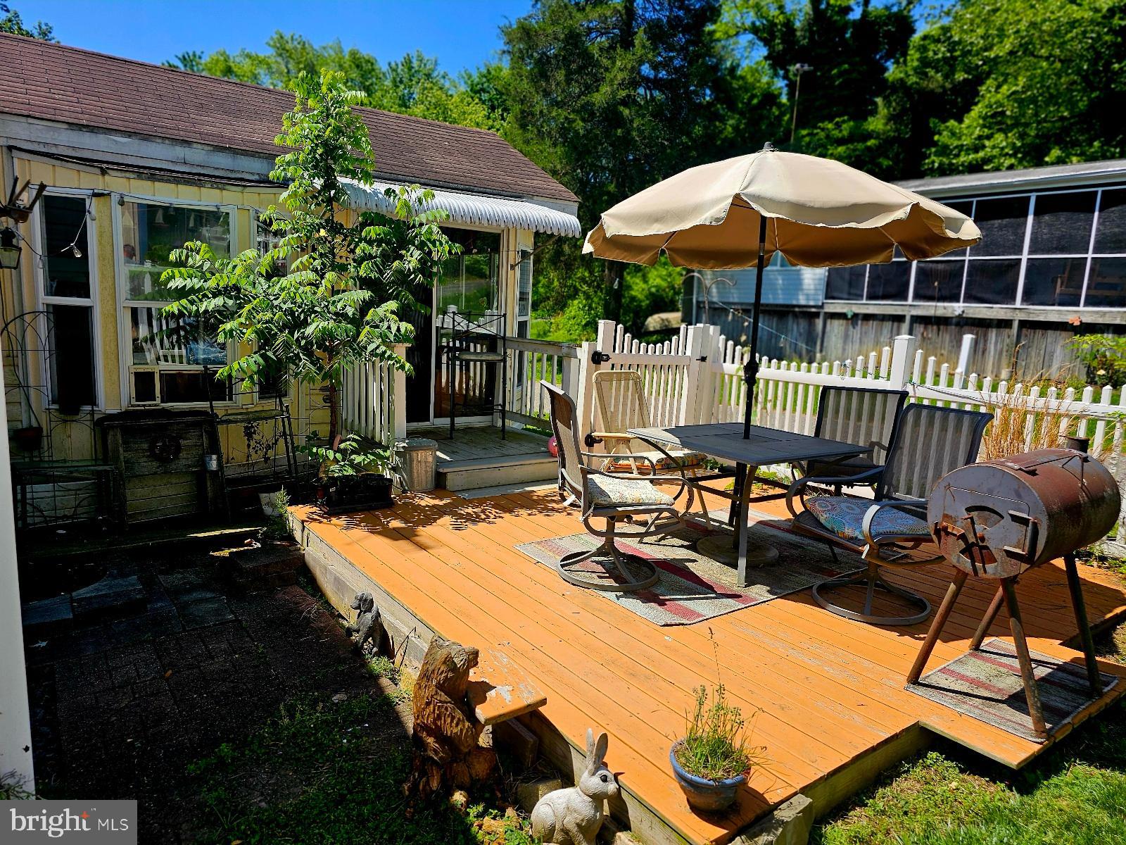 123-124 Palute Circle, Unit GLEN 8 Earleville, MD 21919 - Photo 20 of 40 a view of a patio with chairs under an umbrella
