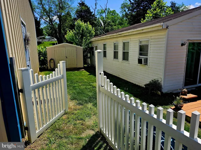 a view of a house with backyard and porch