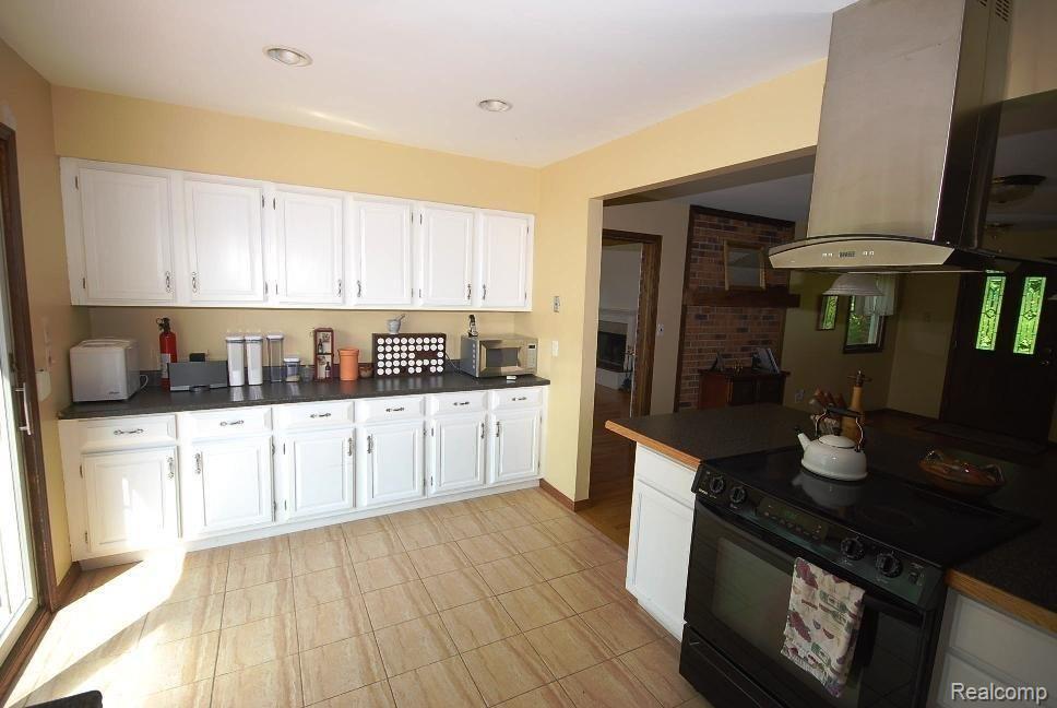9384 Van Antwerp Road Brighton, MI 48116 - Photo 10 of 20 Kitchen 3.JPG