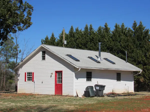 a view of a yard with a tree