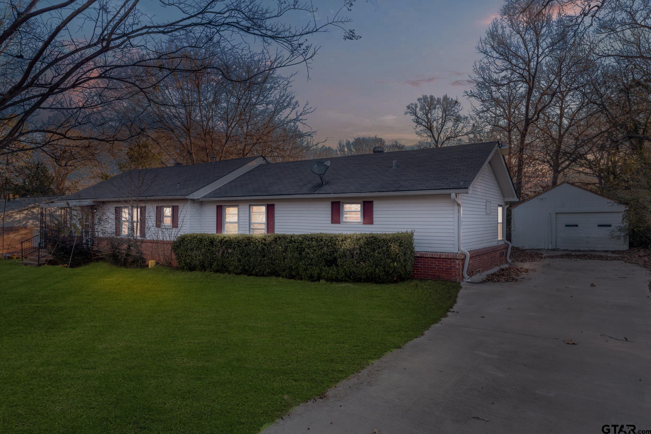 a view of house with garden