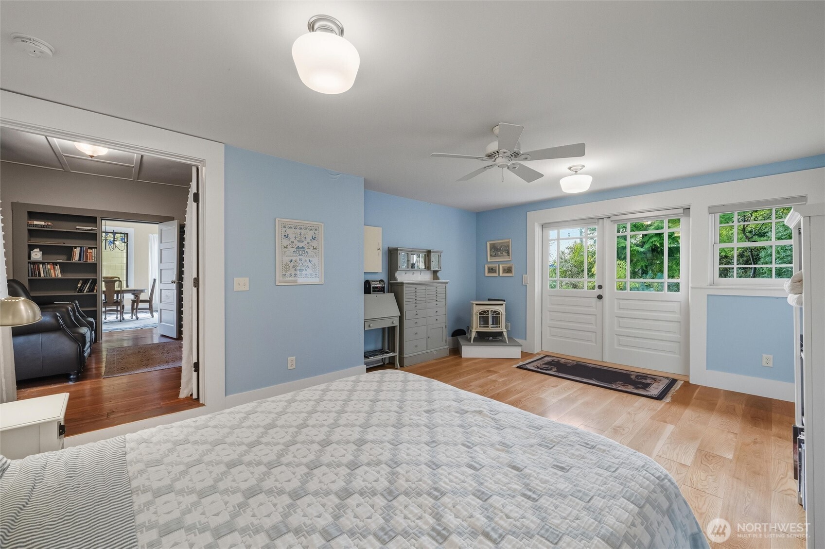 1131 16th Street Bellingham, WA 98225 - Photo 17 of 40 a view of a livingroom with a flat screen tv