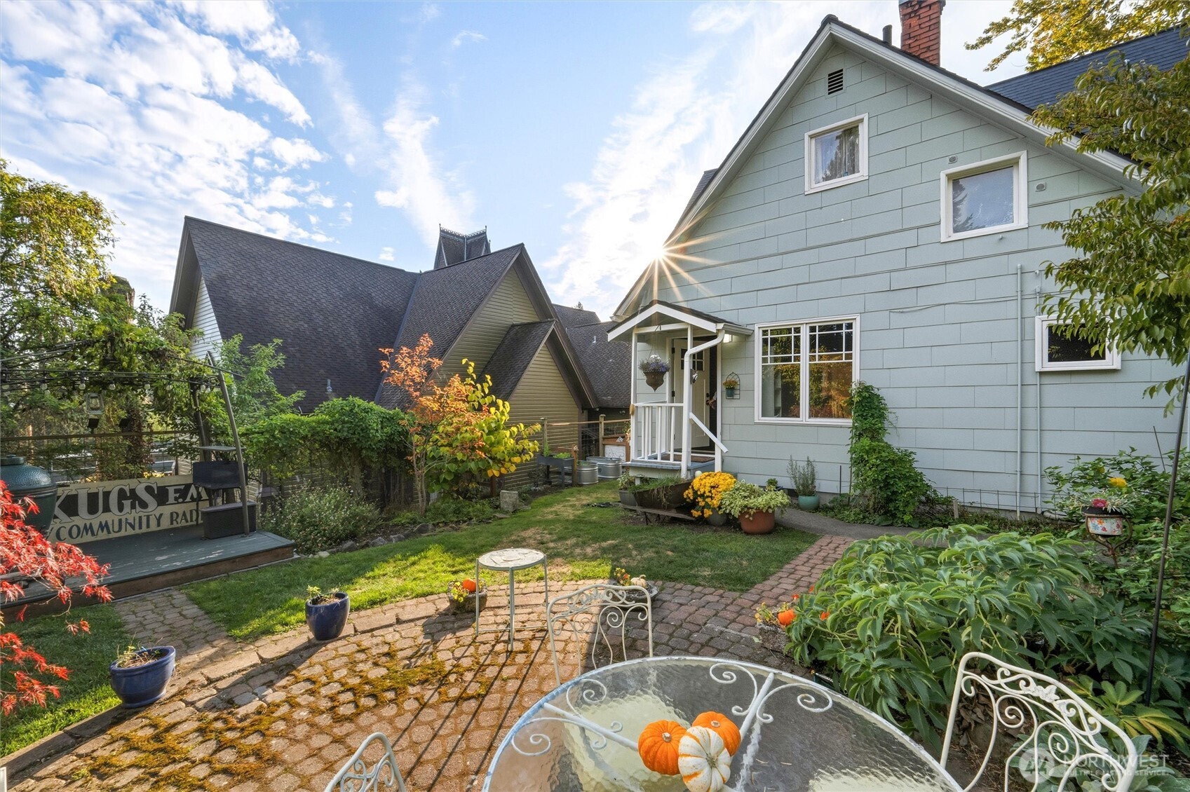 1131 16th Street Bellingham, WA 98225 - Photo 3 of 40 a front view of house with yard and green space