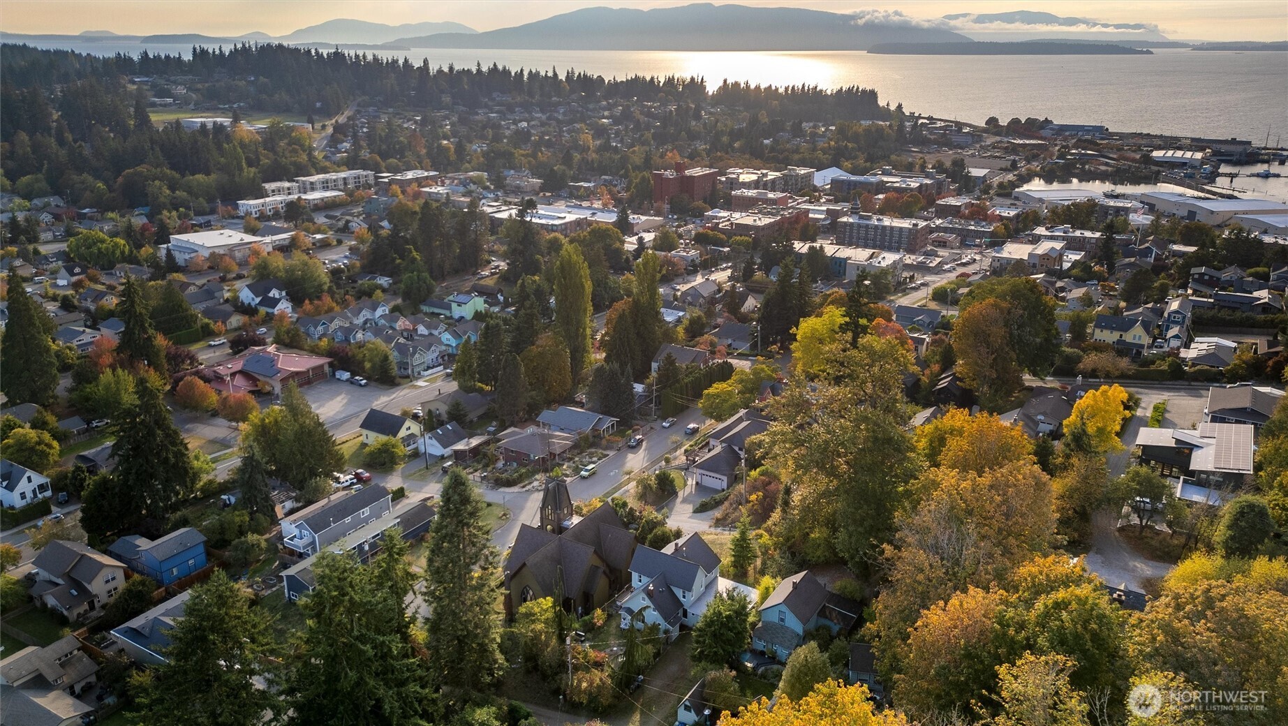 1131 16th Street Bellingham, WA 98225 - Photo 5 of 40 a view of city and mountain