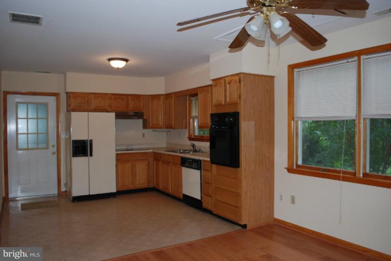 16209 Old Frederick Road Mount Airy, MD 21771 - Photo 3 of 30 Kitchen - In Law Suite