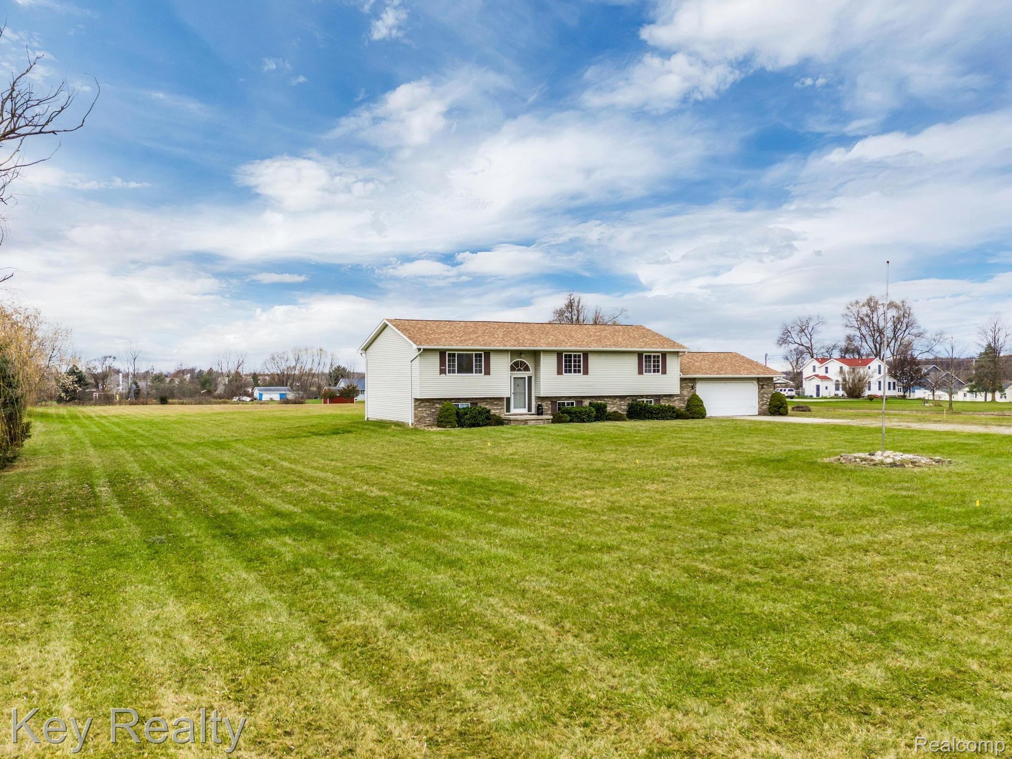 Plenty of yard space!