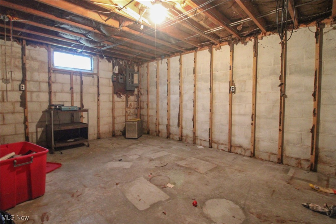 3279 Durst Clagg Road Warren, OH 44481 - Photo 29 of 33 Back side room of basement