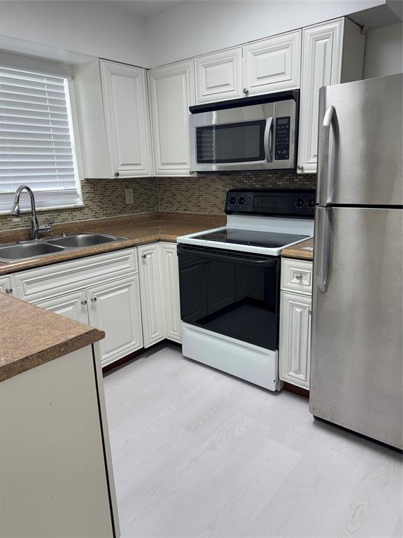 3403 Rostan Lane, Unit MAIN Palm Springs, FL 33461 - Photo 4 of 9