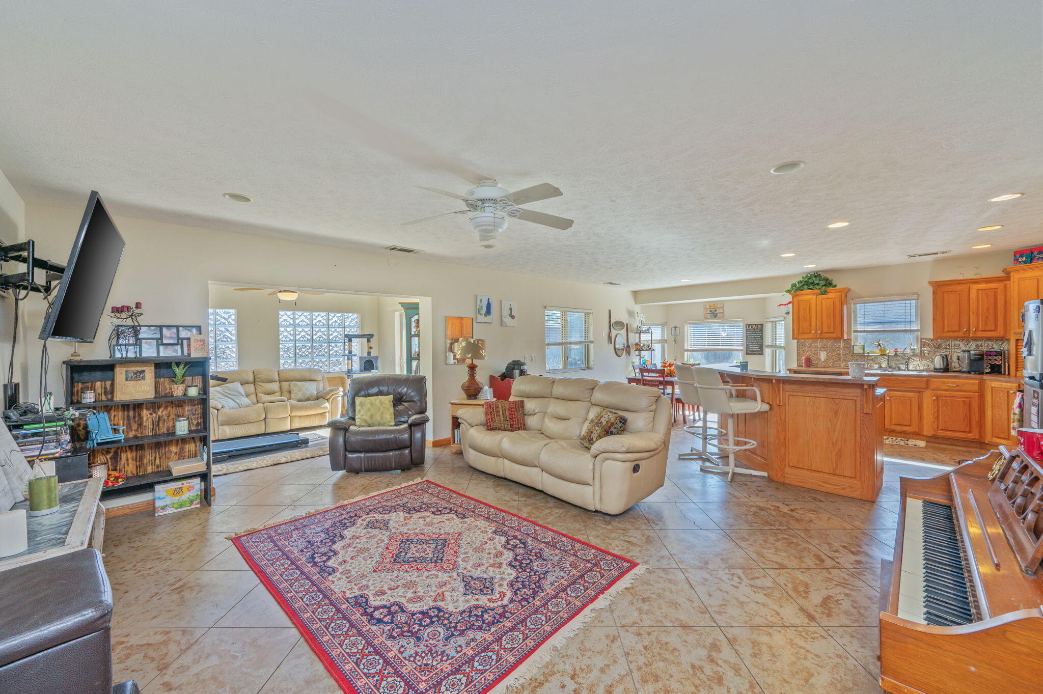 2524 Lincoln Road Navarre, FL 32566 - Photo 10 of 30 Living Room