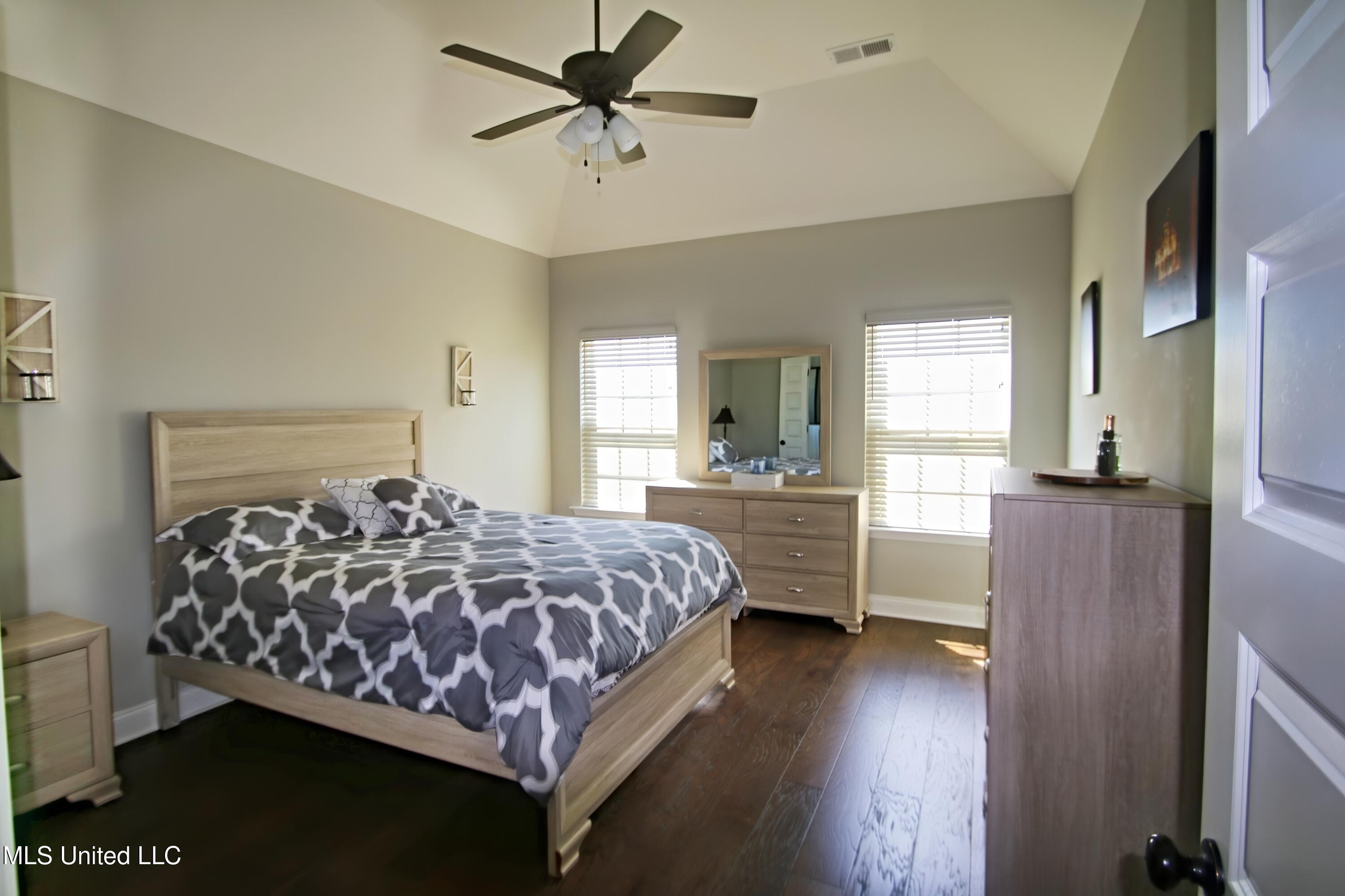727 Holiday Cove Hernando, MS 38632 - Photo 14 of 26 Primary Bedroom