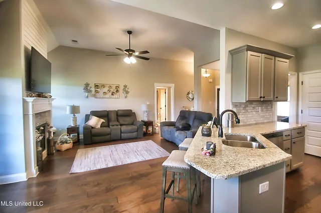 $338,000 | 727 Holiday Cove, Hernando, MS 38632