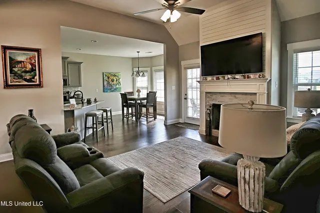 $338,000 | 727 Holiday Cove, Hernando, MS 38632