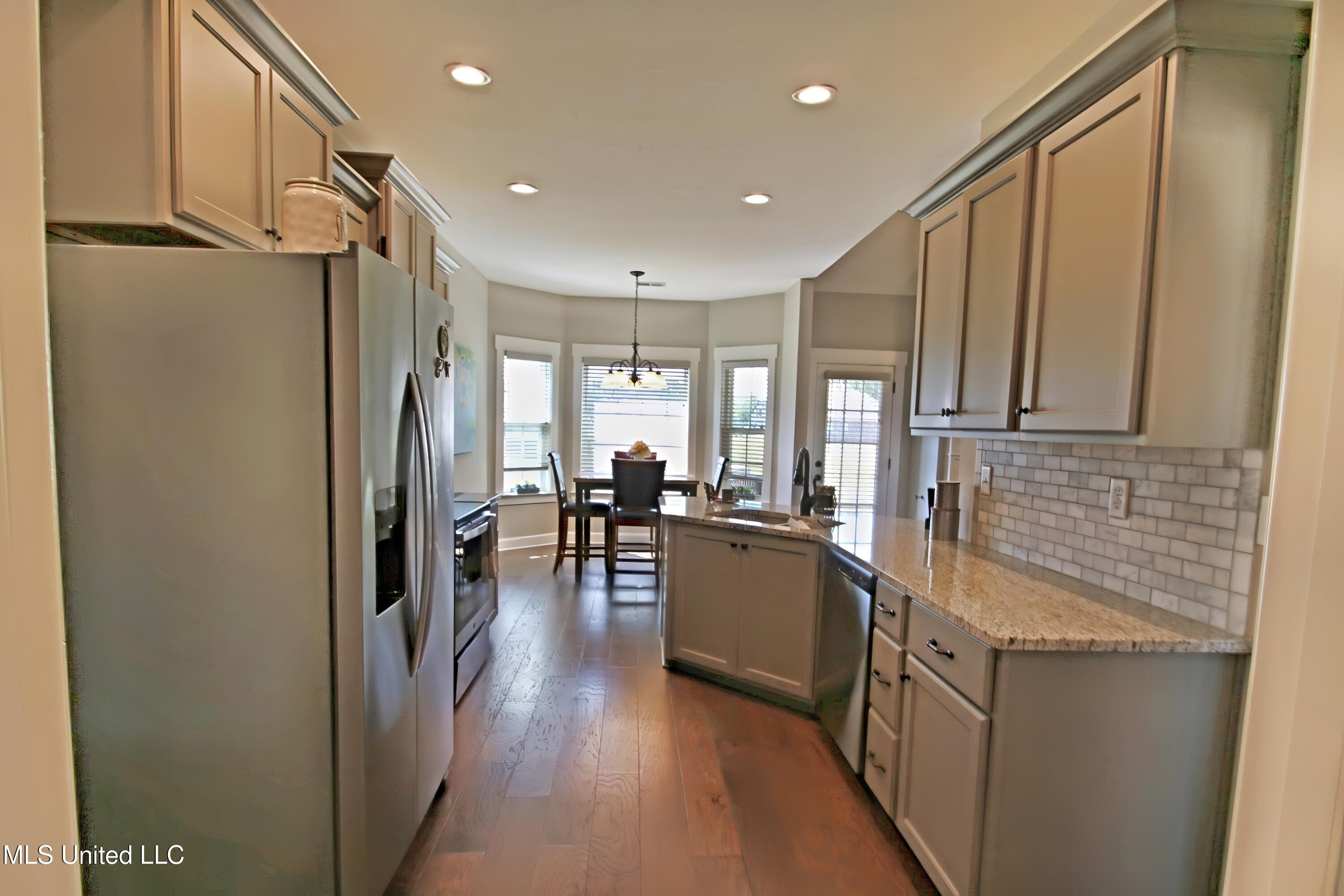 727 Holiday Cove Hernando, MS 38632 - Photo 9 of 26 Extra Tall Kitchen Cabinets