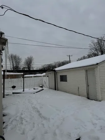 $1,700 | 8405 Robindale Avenue, Dearborn Heights, MI 48127