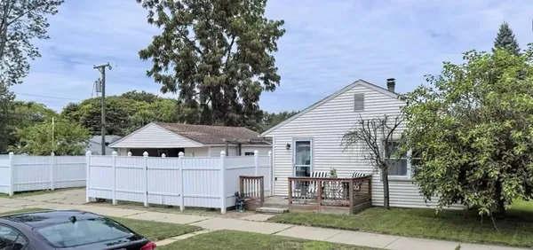 $1,700 | 8405 Robindale Avenue, Dearborn Heights, MI 48127