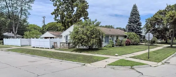 $1,700 | 8405 Robindale Avenue, Dearborn Heights, MI 48127