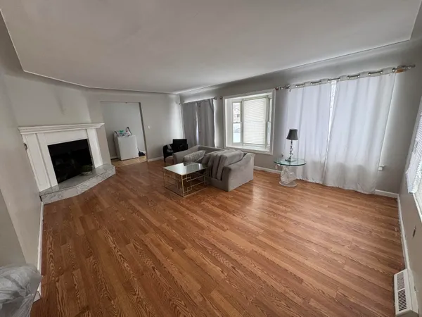 $1,700 | 8405 Robindale Avenue, Dearborn Heights, MI 48127