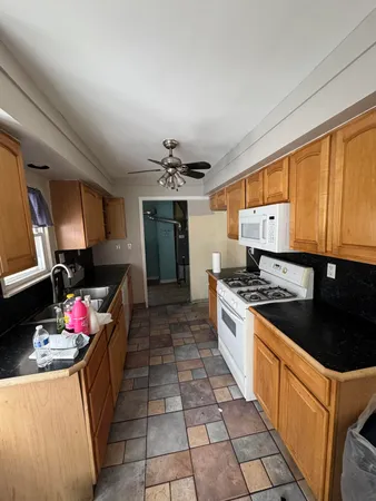 $1,700 | 8405 Robindale Avenue, Dearborn Heights, MI 48127