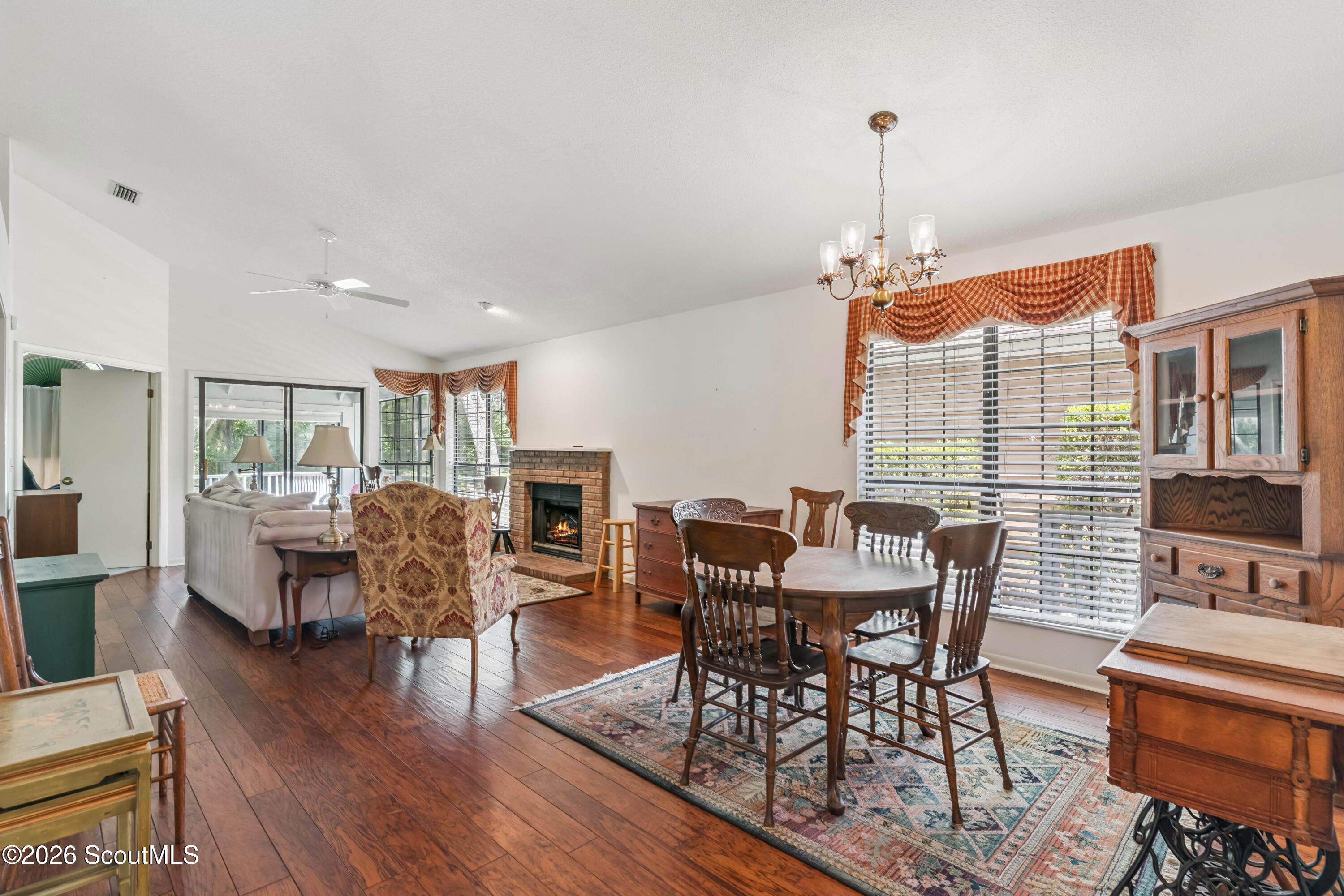 22 Bay Tree Court West St. Simons Island, GA 31522 - Photo 4 of 29 Living/Dining