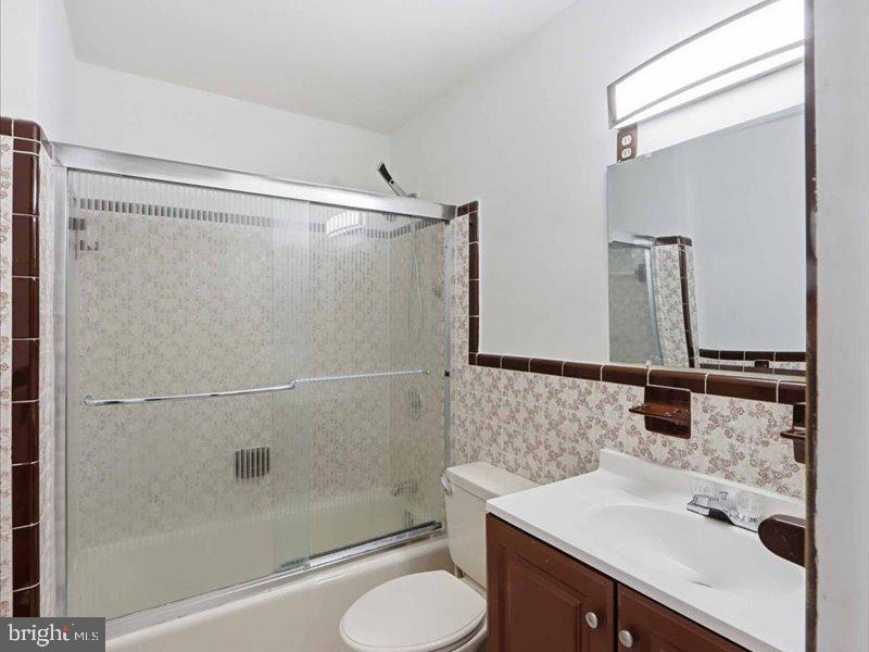 6404 Inwood Drive Springfield, VA 22150 - Photo 14 of 41 a bathroom with a sink toilet and shower