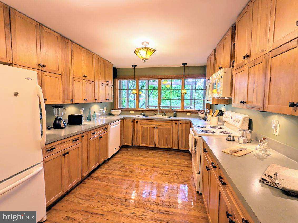24 Blue Ridge Road Titusville, NJ 08560 - Photo 9 of 34 Ktichen