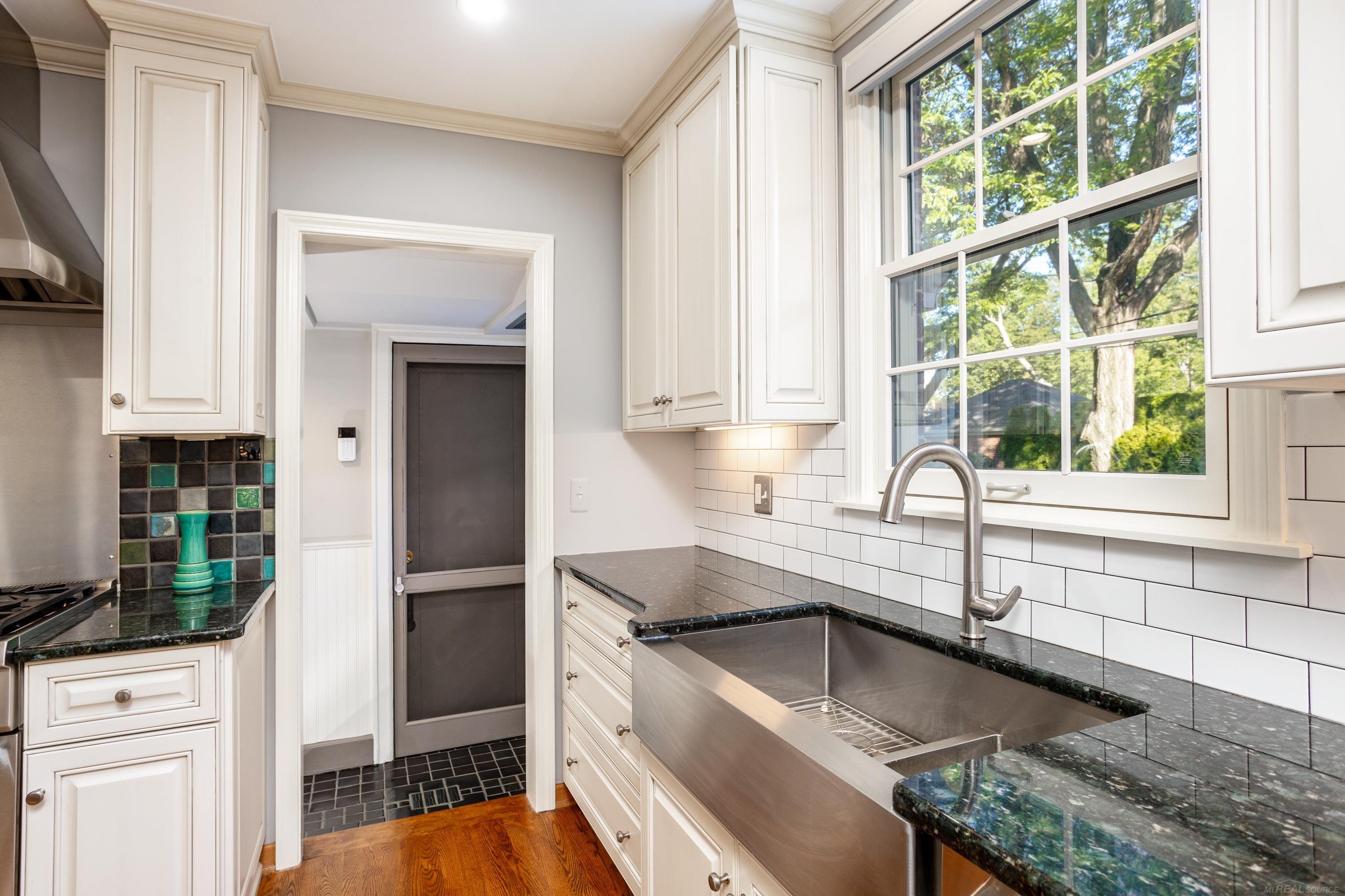 1115 Whittier Road Grosse Pointe Park, MI 48230 - Photo 22 of 68