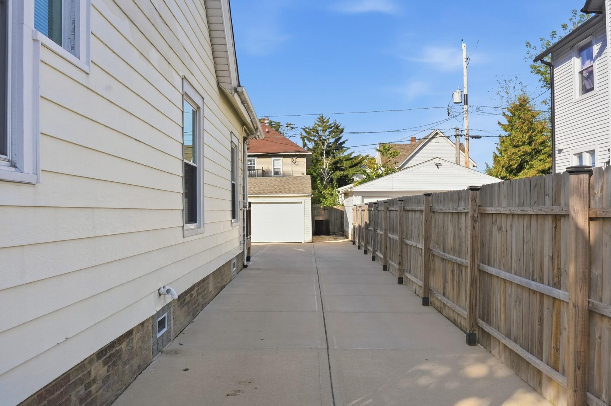1632 North Main Street Racine, WI 53402 - Photo 53 of 68 59_Side_Yard