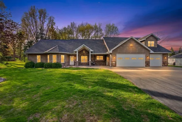$675,000 | 1216 East Apple Creek Road, Appleton, WI 54913