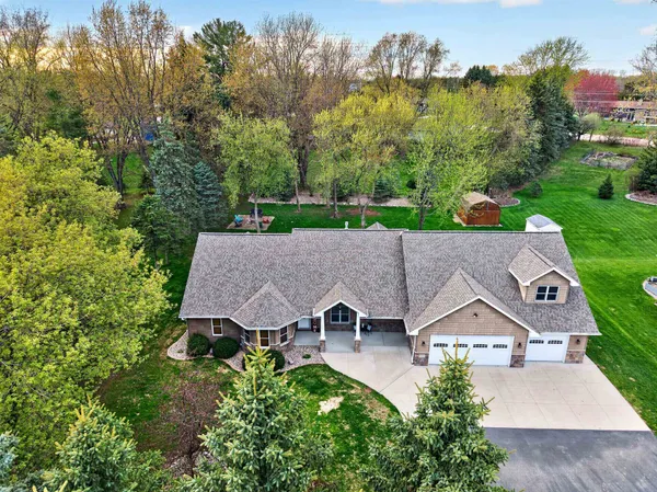 $675,000 | 1216 East Apple Creek Road, Appleton, WI 54913