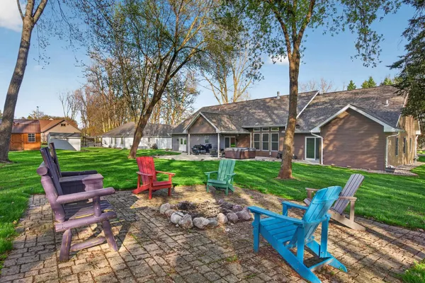 $675,000 | 1216 East Apple Creek Road, Appleton, WI 54913