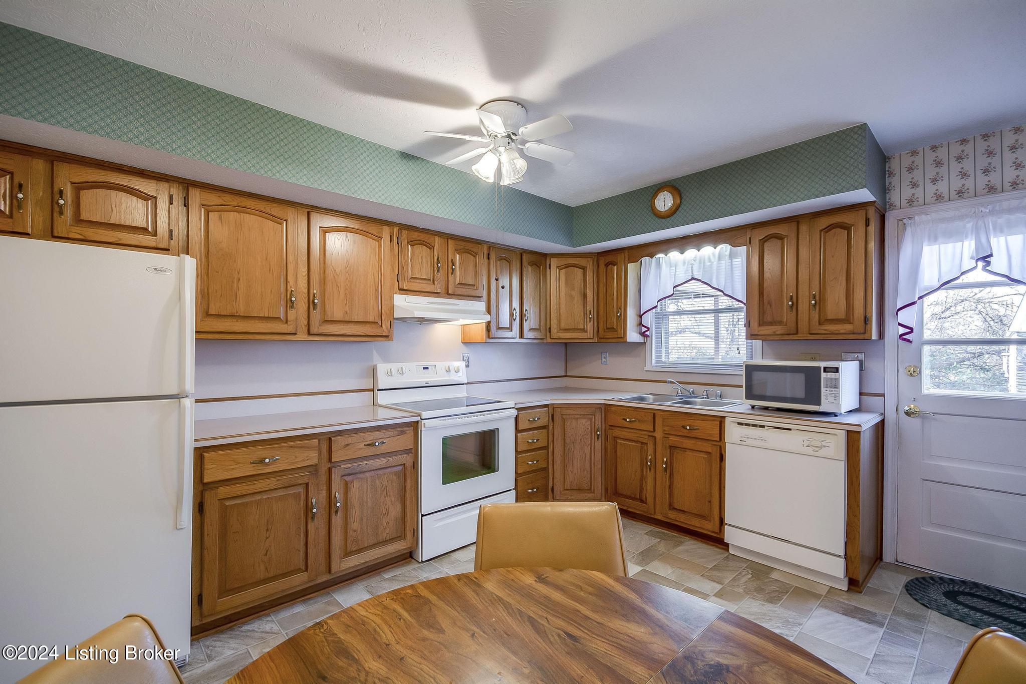 8104 Rory Way Louisville, KY 40219 - Photo 11 of 53 8104_Rory_Way_40219_558