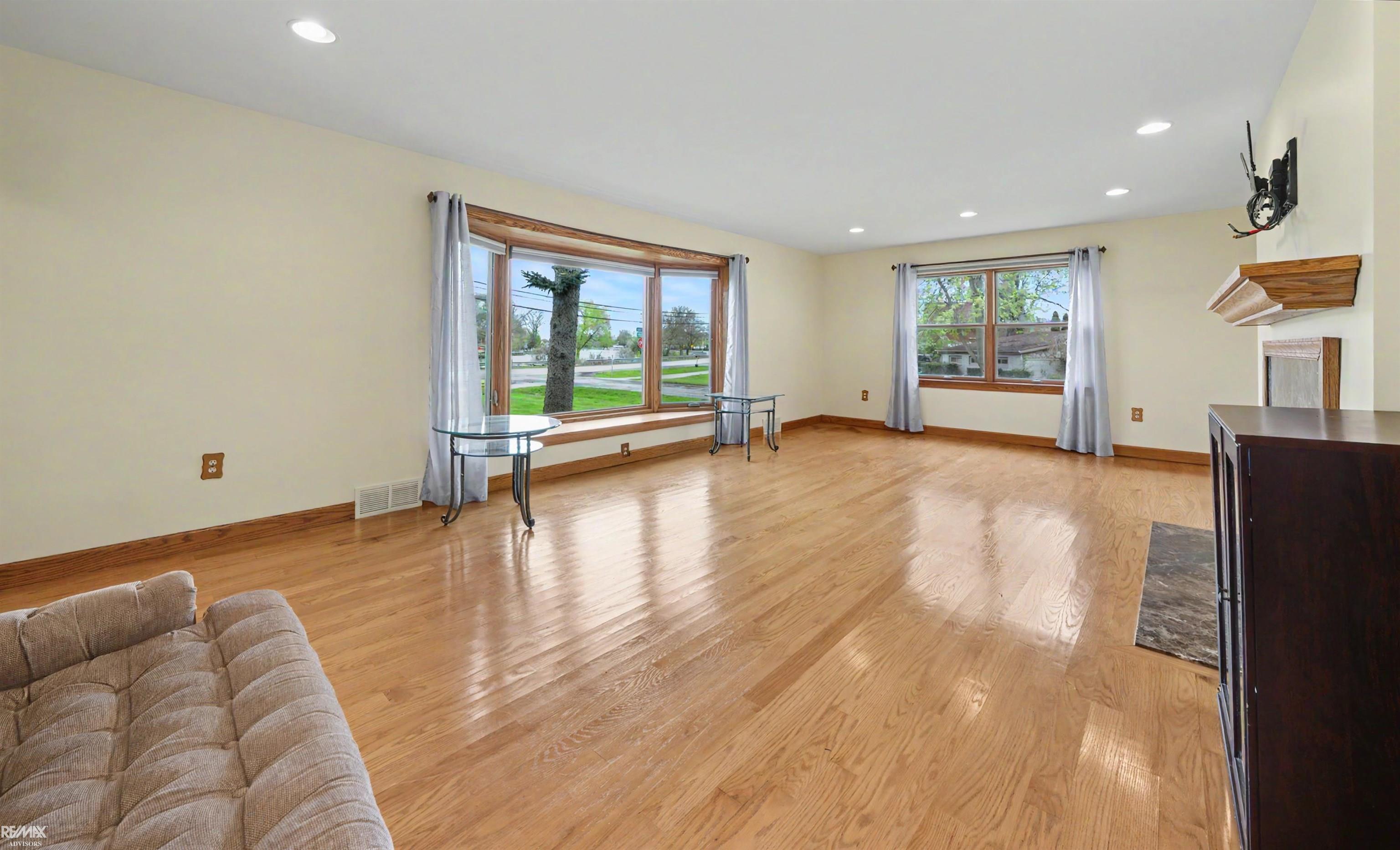 28900 South River Road Harrison Township, MI 48045 - Photo 57 of 81